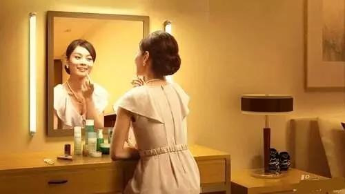 老公,我穿哪件衣服好看?